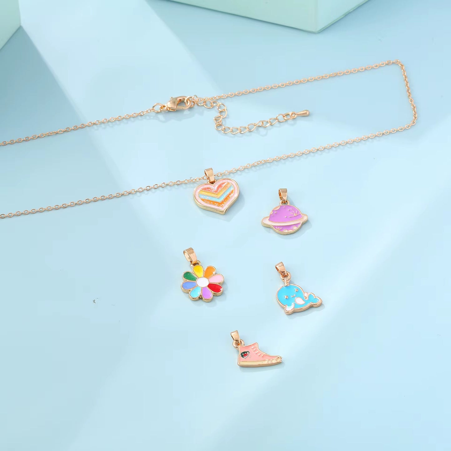RETRO NECKLACE WITH EXTRA CHARMS